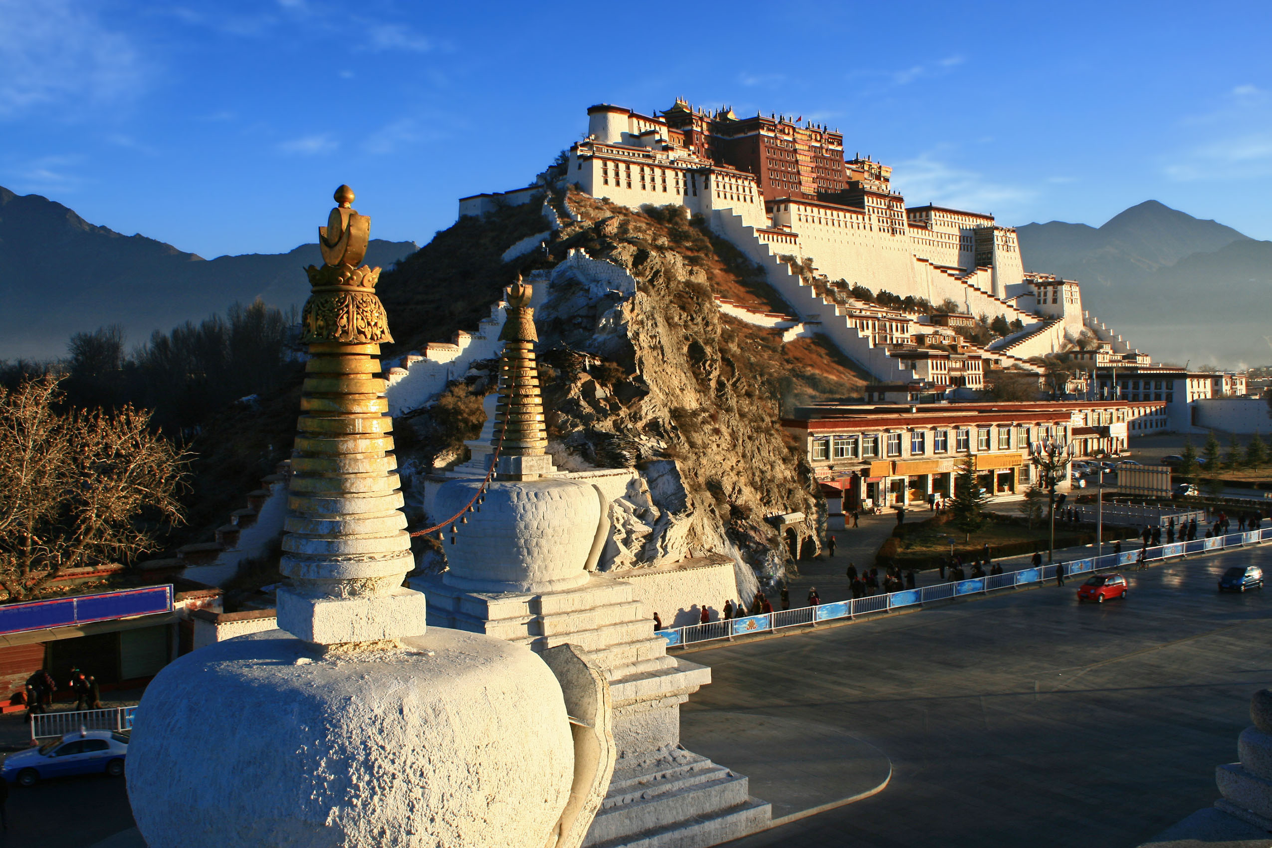 China pledges easier tourist access to Tibet - Egypt 